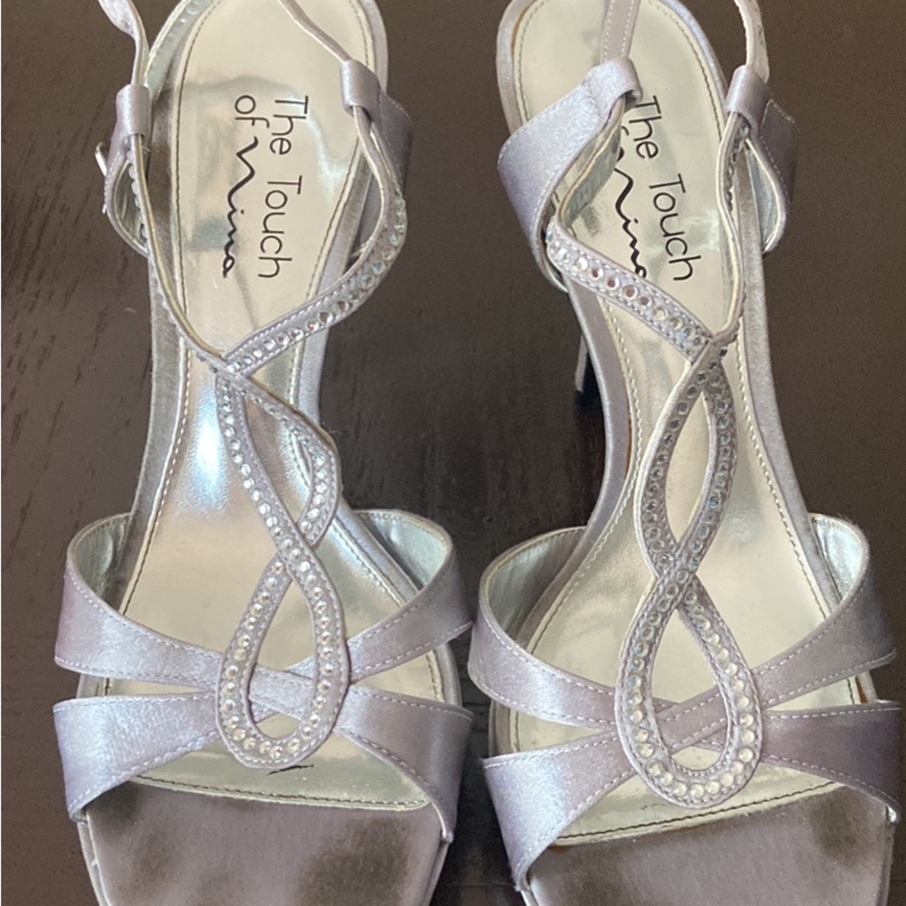 Women’s Size 9 Silver Homecoming/Prom Shoes.